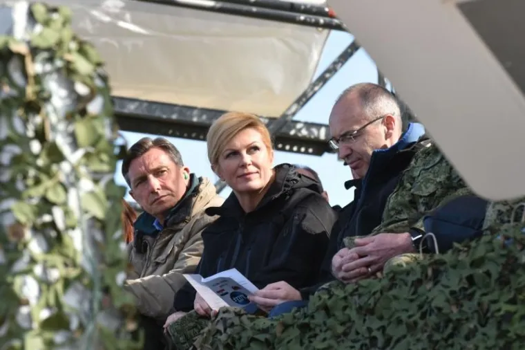 Grabar Kitarović i Pahor na vojnoj vježbi