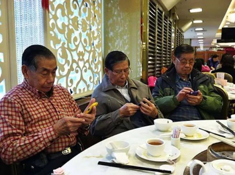 MOBITELI SU UNI&Scaron;TILI DRU&Scaron;TVO? Evo &scaron;to se dogodi kad ba&scaron; svatko ima neograničen pristup mobitelu