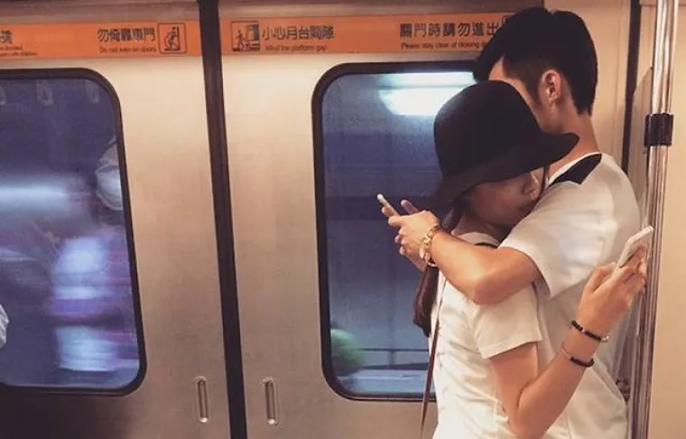 MOBITELI SU UNI&Scaron;TILI DRU&Scaron;TVO? Evo &scaron;to se dogodi kad ba&scaron; svatko ima neograničen pristup mobitelu