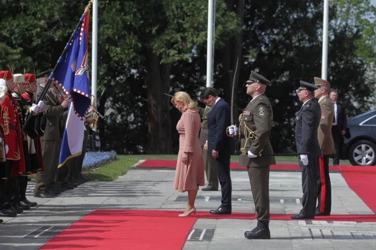 Ceremonija svečanog dočeka mađarskog predsjednika Adera u Uredu predsjednice RH