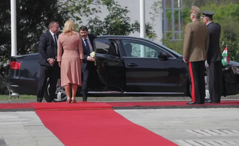 Ceremonija svečanog dočeka mađarskog predsjednika Adera u Uredu predsjednice RH