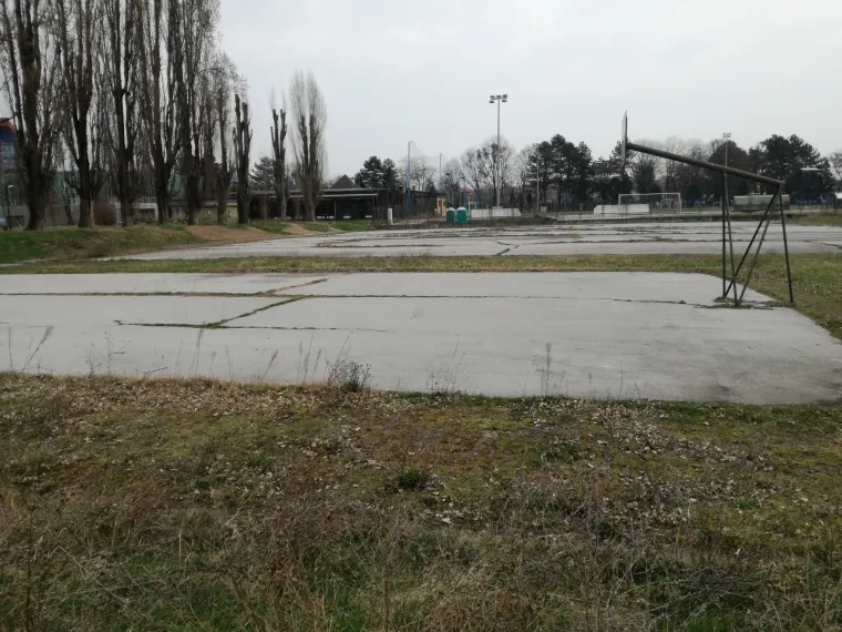 SVETICE SU DANAS OBIČNA RUINA: Nitko ne zna što će biti s najavljenim modernim centrom