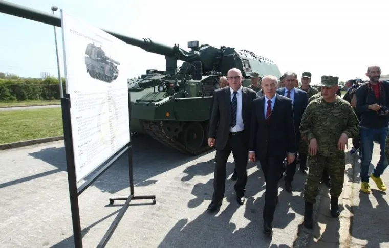 PREDSTAVLJENE PRVE DVIJE SAMOHODNE HAUBICE: Projekt nabave vrijedan ukupno 444 milijuna kuna