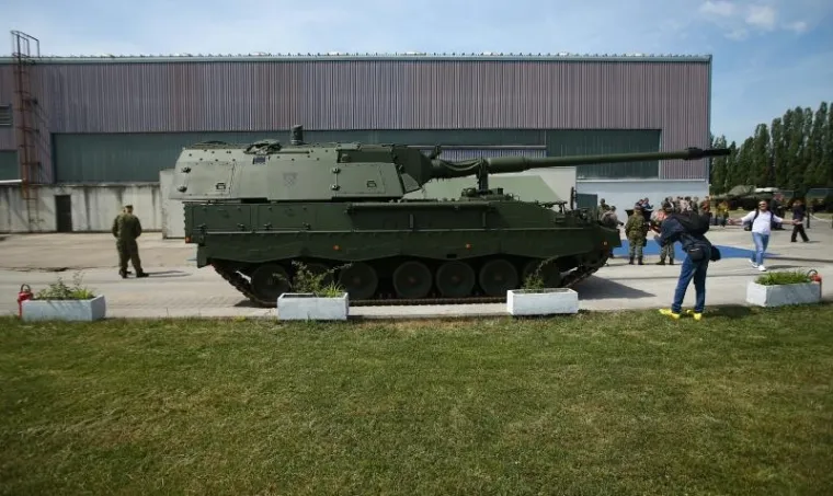 PREDSTAVLJENE PRVE DVIJE SAMOHODNE HAUBICE: Projekt nabave vrijedan ukupno 444 milijuna kuna