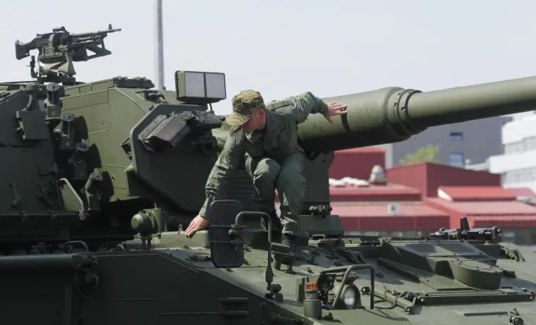 PREDSTAVLJENE PRVE DVIJE SAMOHODNE HAUBICE: Projekt nabave vrijedan ukupno 444 milijuna kuna