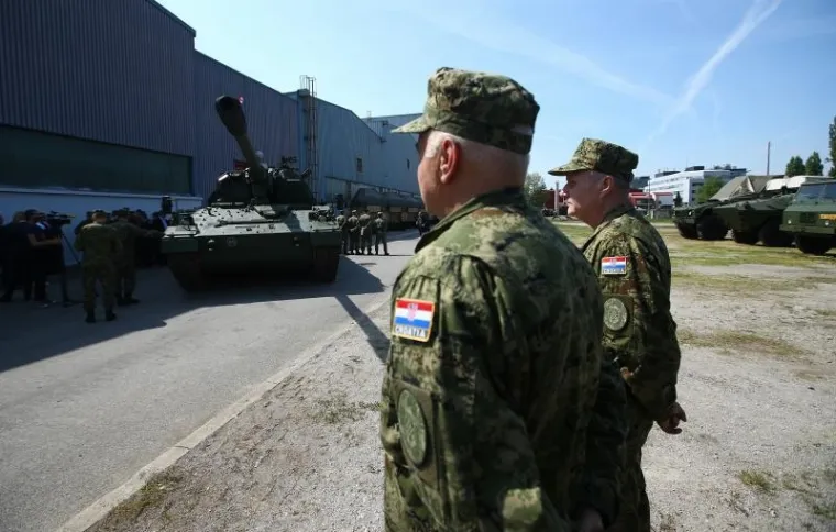 PREDSTAVLJENE PRVE DVIJE SAMOHODNE HAUBICE: Projekt nabave vrijedan ukupno 444 milijuna kuna