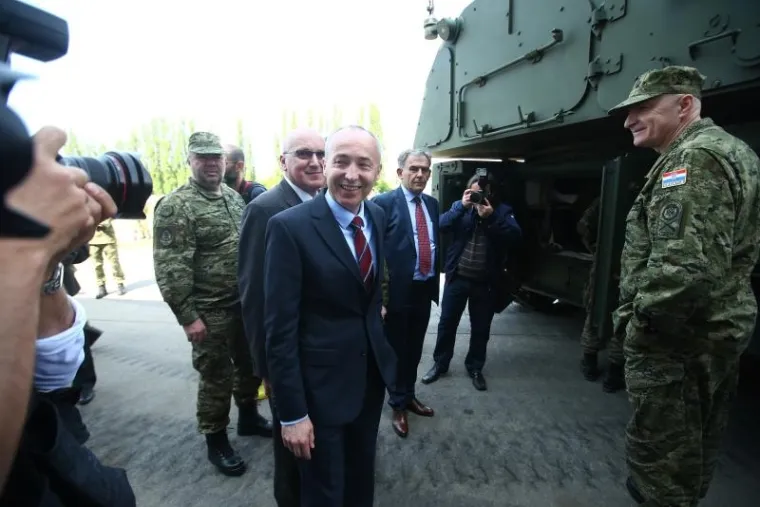 PREDSTAVLJENE PRVE DVIJE SAMOHODNE HAUBICE: Projekt nabave vrijedan ukupno 444 milijuna kuna