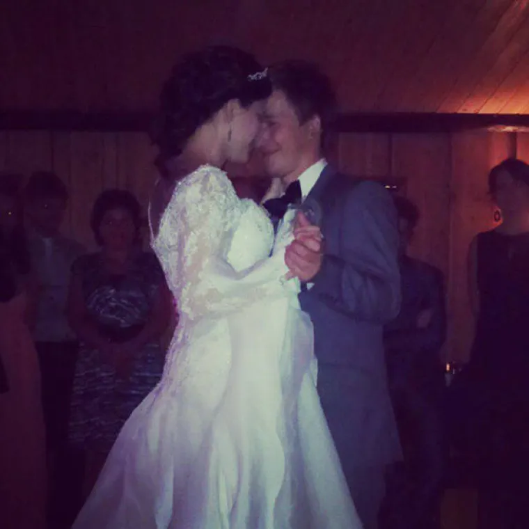 HTJELI SU UŠTEDJETI NA VJENČANJU: Odlučili su da ne žele profesionalnog fotografa, rezultati govore sami za sebe