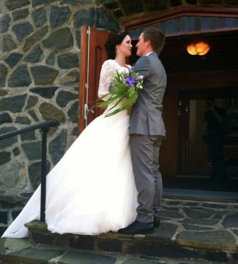 HTJELI SU UŠTEDJETI NA VJENČANJU: Odlučili su da ne žele profesionalnog fotografa, rezultati govore sami za sebe