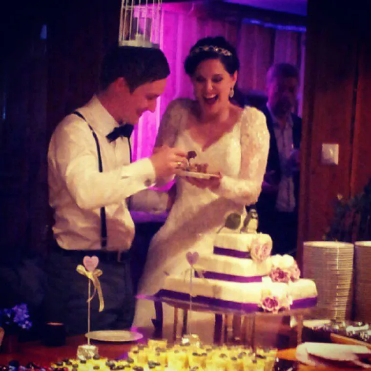 HTJELI SU UŠTEDJETI NA VJENČANJU: Odlučili su da ne žele profesionalnog fotografa, rezultati govore sami za sebe