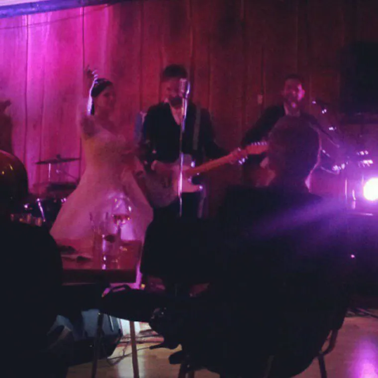 HTJELI SU UŠTEDJETI NA VJENČANJU: Odlučili su da ne žele profesionalnog fotografa, rezultati govore sami za sebe