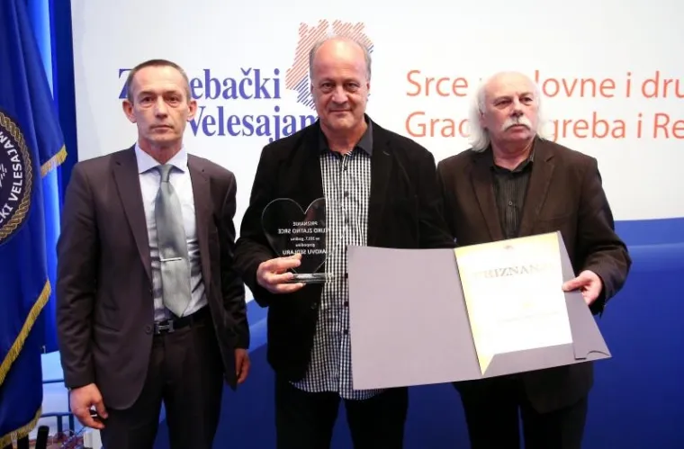 Udruga branitelja Domovinskoga rata "Zagrebački velesajam", Udruga hrvatskih branitelja Domovinskoga rata 91. u suradnji s drugim udrugama i organizacijama proiza&scaron;lim iz Domovinskoga rata dodijelili su "Veliko zlatno srce" redatelju Jakovu Sedlaru. 
Priznanje "Veliko zlatno srce" dodjeljuje se pojedincima za izniman doprinos u stvaranju slobodne i samostalne Republike Hrvatske te očuvanju i &scaron;irenju istine o Domovinskom ratu. (Hina)