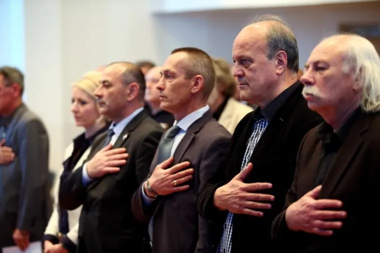 Udruga branitelja Domovinskoga rata "Zagrebački velesajam", Udruga hrvatskih branitelja Domovinskoga rata 91. u suradnji s drugim udrugama i organizacijama proiza&scaron;lim iz Domovinskoga rata dodijelili su "Veliko zlatno srce" redatelju Jakovu Sedlaru. 
Priznanje "Veliko zlatno srce" dodjeljuje se pojedincima za izniman doprinos u stvaranju slobodne i samostalne Republike Hrvatske te očuvanju i &scaron;irenju istine o Domovinskom ratu. (Hina)