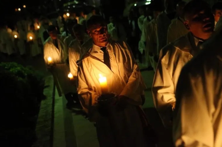 VIŠESTOLJETNA TRADICIJA ZBOG KOJE JE HVAR JEDINSTVEN: Probdjeli cijelu noć noseći Kristov križ