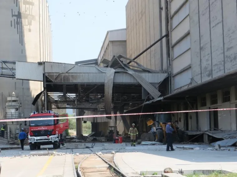 Snažna eksplozija zatresla je Split. Eksplodirao je silos za p&scaron;enicu u Sjevernoj luci. Dvije osobe su teže, a dvije lak&scaron;e ozlijeđene.