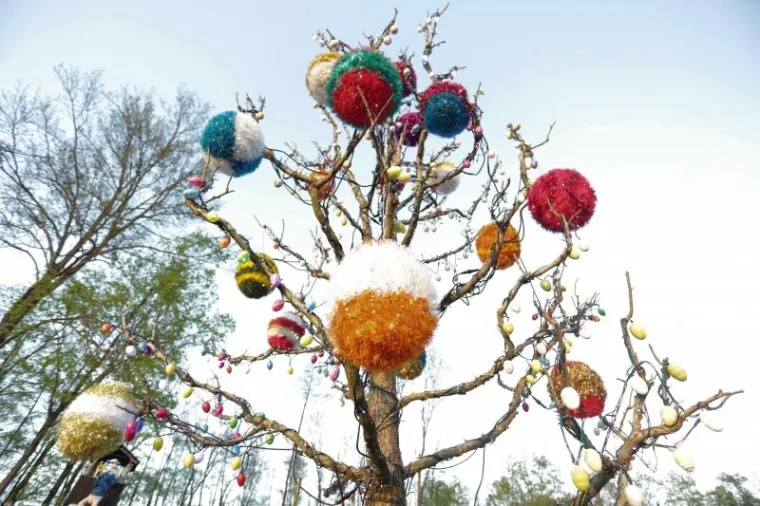SPEKTAKULARNA USKRSNA PRIČA: Na imaju obitelji Salaj zasjale blagdanske lampice s uskrsnim motivima