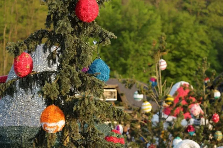 SPEKTAKULARNA USKRSNA PRIČA: Na imaju obitelji Salaj zasjale blagdanske lampice s uskrsnim motivima