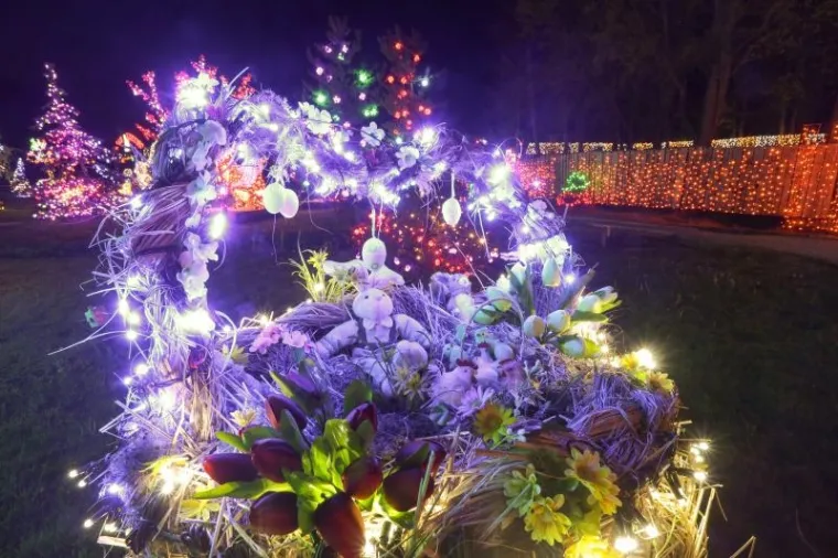 SPEKTAKULARNA USKRSNA PRIČA: Na imaju obitelji Salaj zasjale blagdanske lampice s uskrsnim motivima