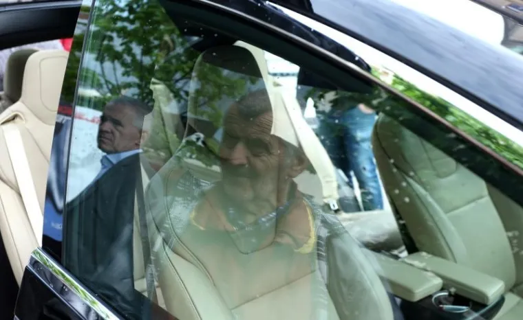 SVI SU HTJELI VIDJETI 'TESLU': Zagrepčani na Cvjetnom trgu isprobavali električne aute, bicikle i skutere