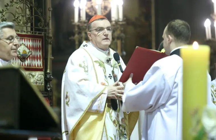 Na svetkovinu Uskrsnuća Gospodinova svečano euharistijsko slavlje u zagrebačkoj prvostolnici predvodio je zagrebački nadbiskup kardinal Josip Bozanić.