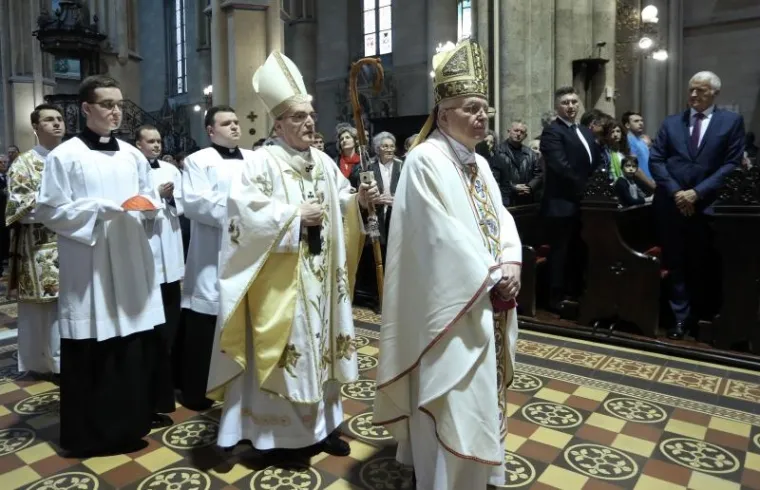 Zagrebački nadbiskup Josip Bozanić u zagrebačkoj katedrali na uskrsnom misnom slavlju.