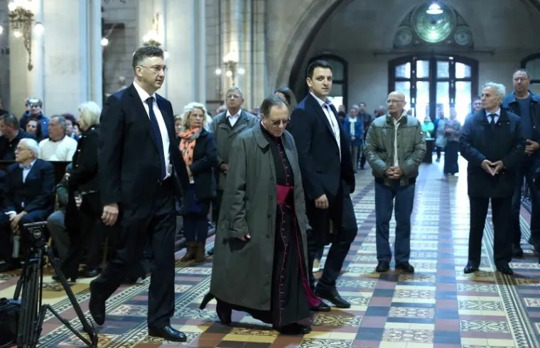 KARDINAL BOZANIĆ PREDVODIO USKRSNU MISU: 'Festival zluradosti traje i danas, kao i u Isusovo vrijeme'
