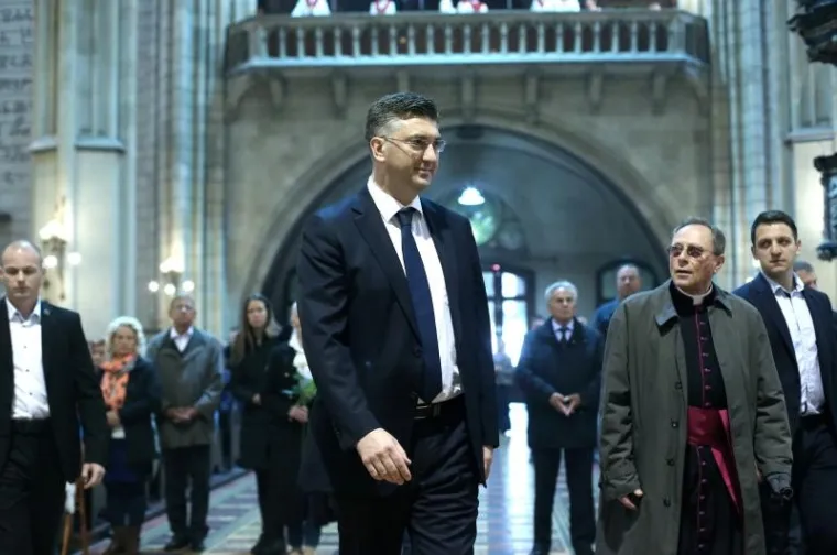 KARDINAL BOZANIĆ PREDVODIO USKRSNU MISU: 'Festival zluradosti traje i danas, kao i u Isusovo vrijeme'