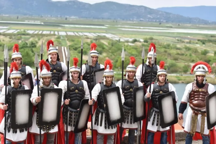 ČUVARI KRISTOVA GROBA: Pogledajte kako je danas bilo na Festivalu žudija u Kominu