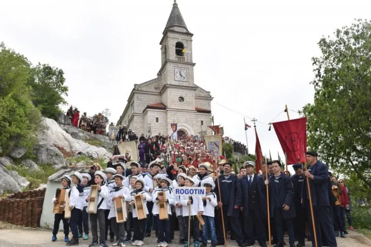 ČUVARI KRISTOVA GROBA: Pogledajte kako je danas bilo na Festivalu žudija u Kominu
