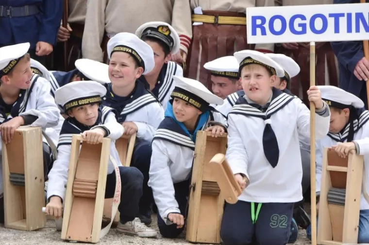 ČUVARI KRISTOVA GROBA: Pogledajte kako je danas bilo na Festivalu žudija u Kominu