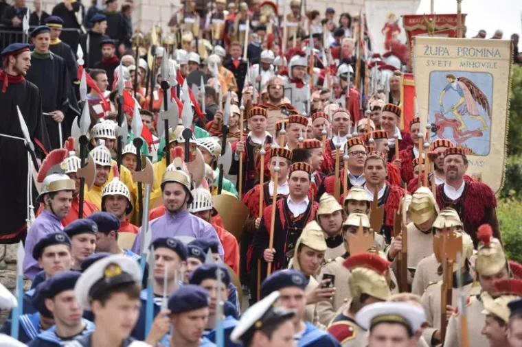 ČUVARI KRISTOVA GROBA: Pogledajte kako je danas bilo na Festivalu žudija u Kominu