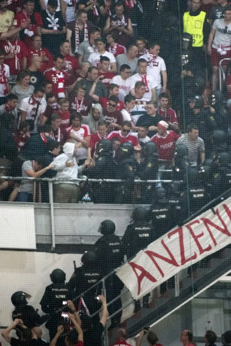 &Scaron;panjolska policija uredovala je dijelom tribina na stadionu Santiago Bernabeu na kojem su bili smje&scaron;teni navijači minhenskog Bayerna tijekom ogleda protiv Real Madrida.