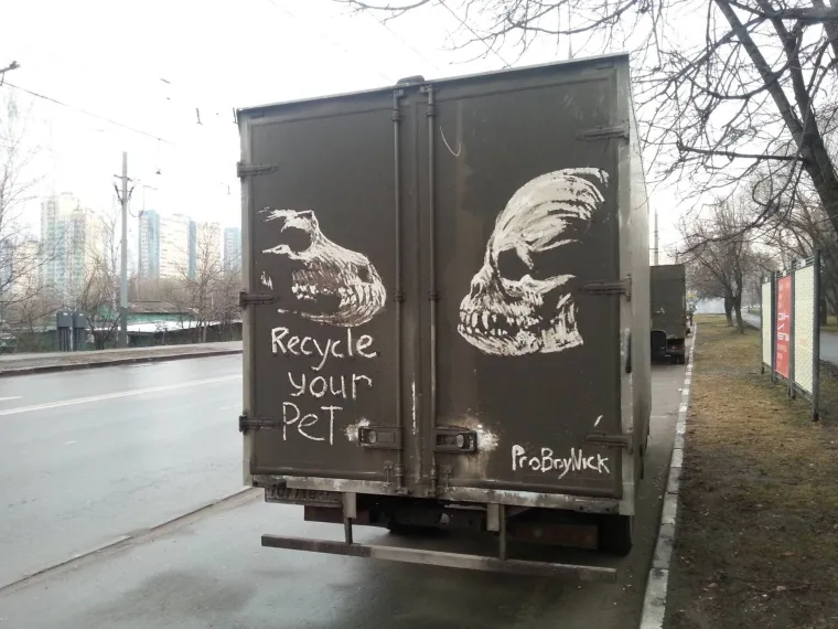 NAJKREATIVNIJI 'OPERI ME' IKAD: Prljave kamione pretvara u remek-djela