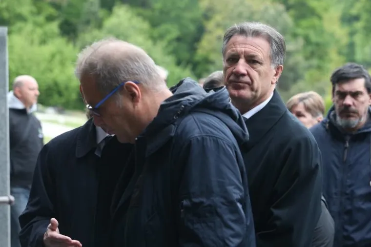 SPORTSKA HRVATSKA SE OPROSTILA OD TOMISLAVA ŽIDAKA: Niz poznatih lica na pokopu slavnog novinara