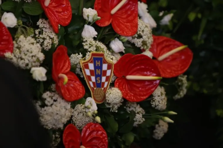 SPORTSKA HRVATSKA SE OPROSTILA OD TOMISLAVA ŽIDAKA: Niz poznatih lica na pokopu slavnog novinara