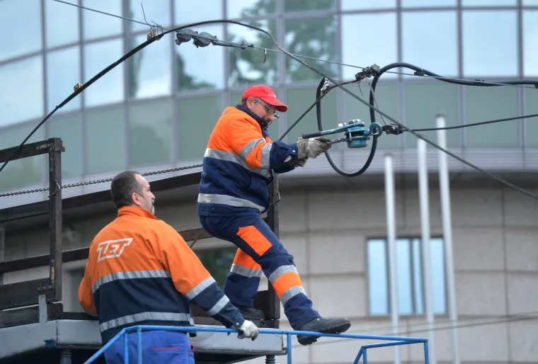 Kamion potrgao tramvajske vodove u Savskoj ulici