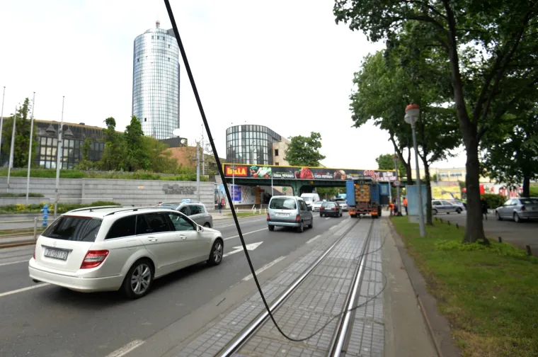 Kamion potrgao tramvajske vodove u Savskoj ulici