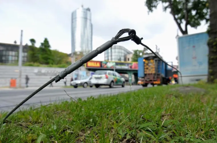 OBUSTAVLJEN TRAMVAJSKI PROMET: Kamionom potrgao žice te prouzročio prometni kolaps u centru Zagreba