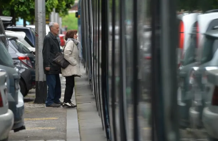 OBUSTAVLJEN TRAMVAJSKI PROMET: Kamionom potrgao žice te prouzročio prometni kolaps u centru Zagreba