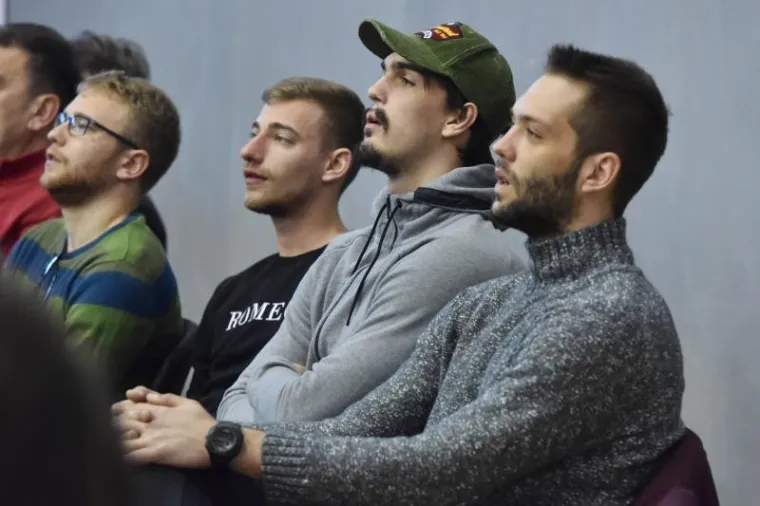 &Scaron;ARIĆ IZAZVAO LUDNICU U RODNOM GRADU: Vratio se u &Scaron;ibenik i odmah oti&scaron;ao na utakmicu omiljenog kluba