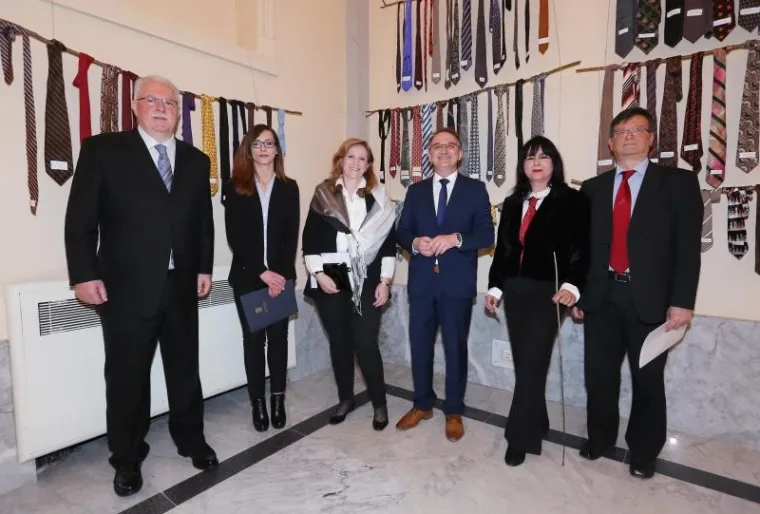 U Mimari izložba '950 kravata za 950 godina grada Šibenika'