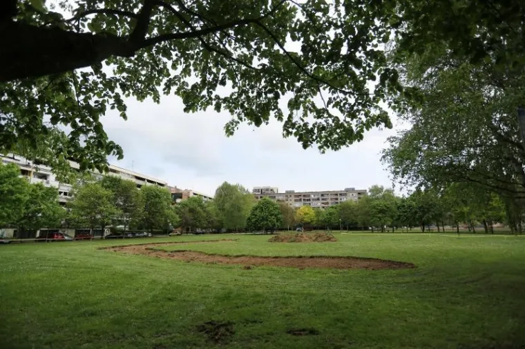 BAGERI POČELI S PREKOPAVANJEM: Krenula je gradnja parka na Savici