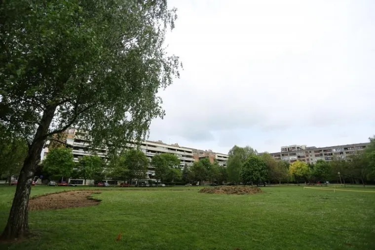 BAGERI POČELI S PREKOPAVANJEM: Krenula je gradnja parka na Savici