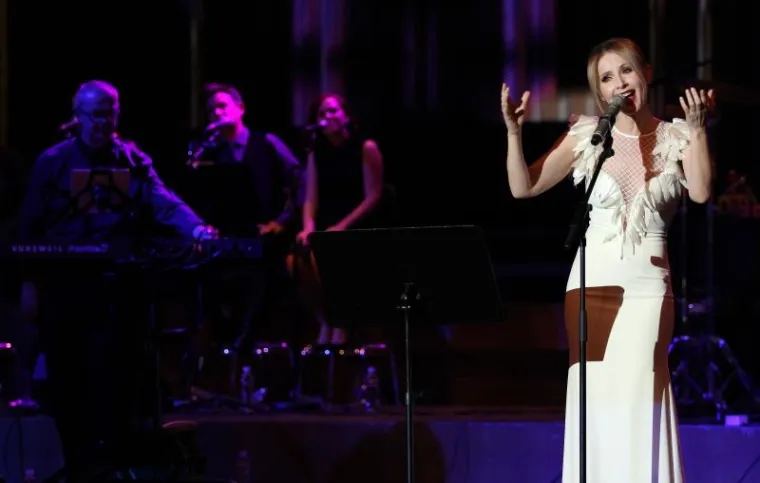 NEMA TKO IH NIJE PRIMIJETIO: Bujne grudi Snježane Mehun zasjenile koncert Danijele Martinović