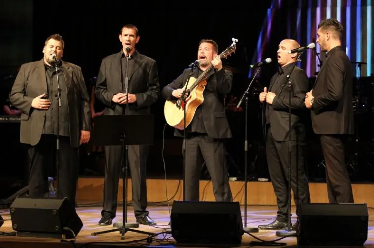 NEMA TKO IH NIJE PRIMIJETIO: Bujne grudi Snježane Mehun zasjenile koncert Danijele Martinović