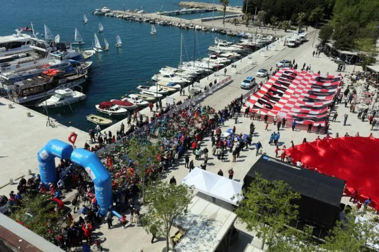 Četvrta etapa biciklističke utrke Tour of Croatia bila je duga 171 kilometar, a vozila se od Crikvenice do Umaga. Utrka je startala s rive u Crikvenici.