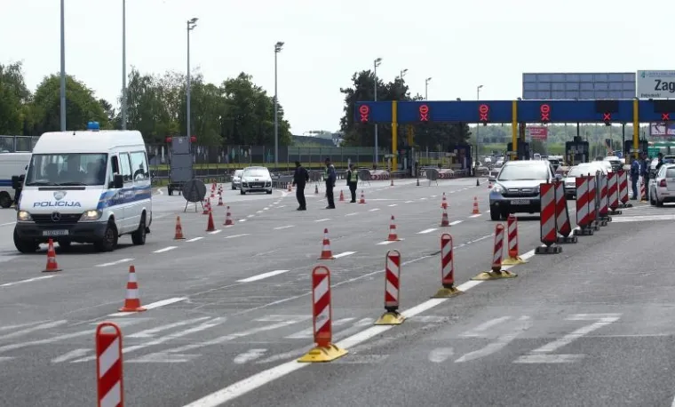 I LIPE SU NOVAC: Evo kako je izgledala Torcidina 'diverzija' na naplatnim kućicama