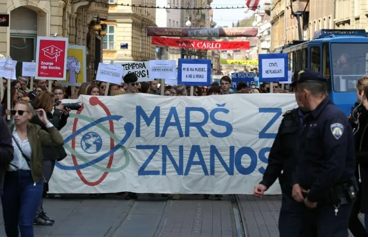 MAR&Scaron; ZA ZNANOST: 'Ne politici iznad struke; ne rektorima koji izmi&scaron;ljaju natječaje'