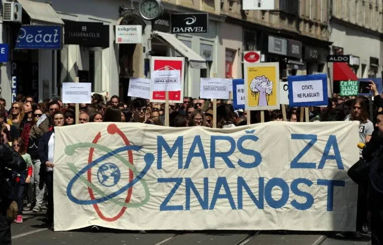 MAR&Scaron; ZA ZNANOST: 'Ne politici iznad struke; ne rektorima koji izmi&scaron;ljaju natječaje'