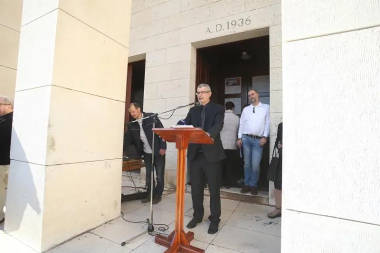 'NAŠE NASILJE I VAŠE NASILJE': Na prosvjed uoči večerašnje izvedbe predstave Olivera Frljića stigao je i Željko Kerum